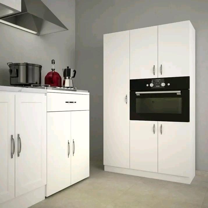 cuisine avec 5 portes