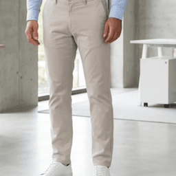 chino homme cassé