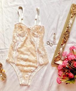 Body Suit en Dentelle Beige
