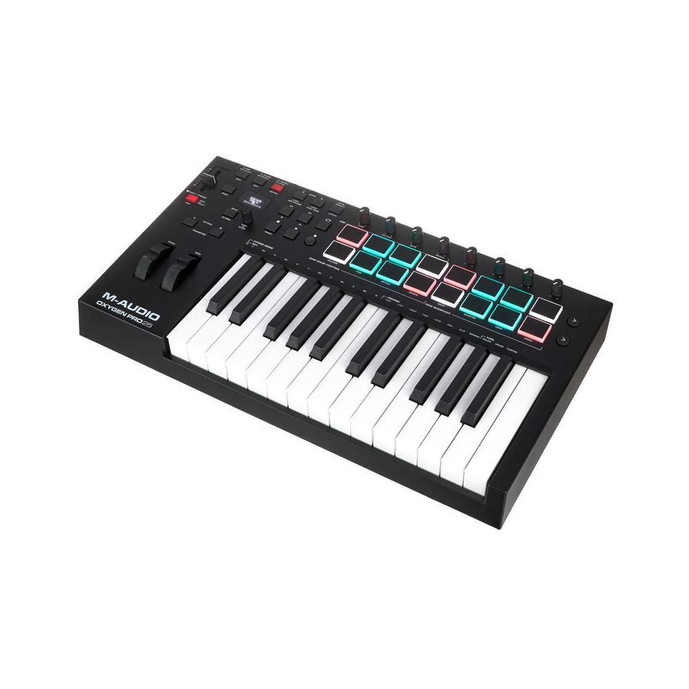 Oxygen Pro 25, Clavier MIDI 25 touches, 16 pads