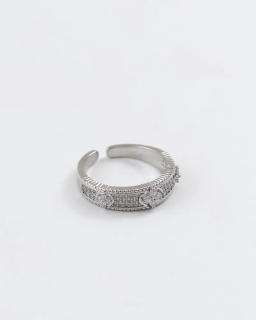 Bague ornée de strass