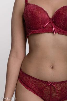 Lingerie Majesté : Deux pièces framboise en dentelle