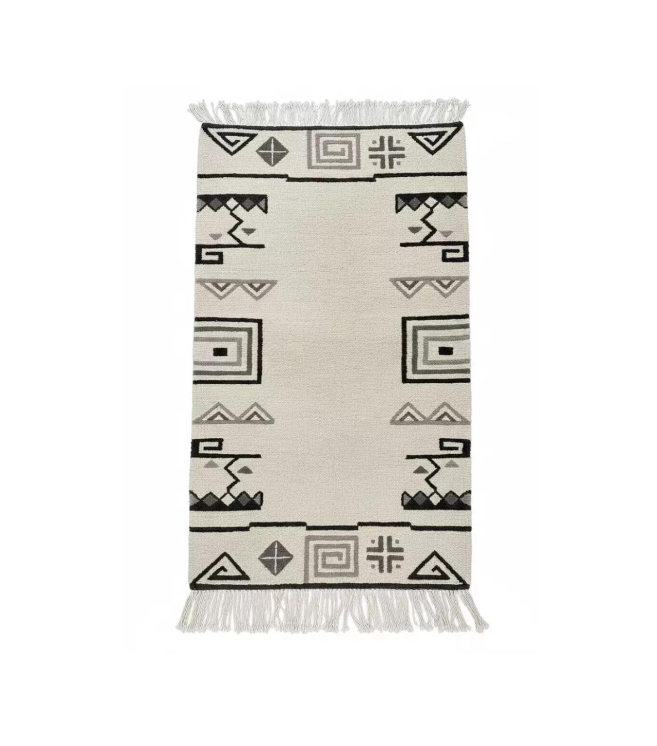 Noire” Tapis L’élégance d’un tissage aux symboles ancestraux
