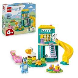 Chloe Bluey à l’aire de jeux lego 11201