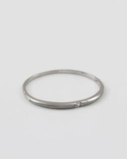 orné de petits strass