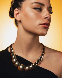 Collier à maillons carrés