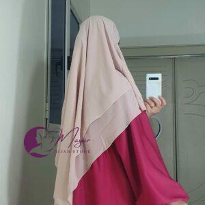 Hijab Isdel Khimar « Mayar » couleur Beige rosé longue Isdel Khimar femme moderne