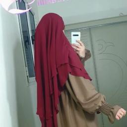 Hijab Isdel Khimar « Mayar » couleur bordeaux longue Isdel Khimar femme moderne